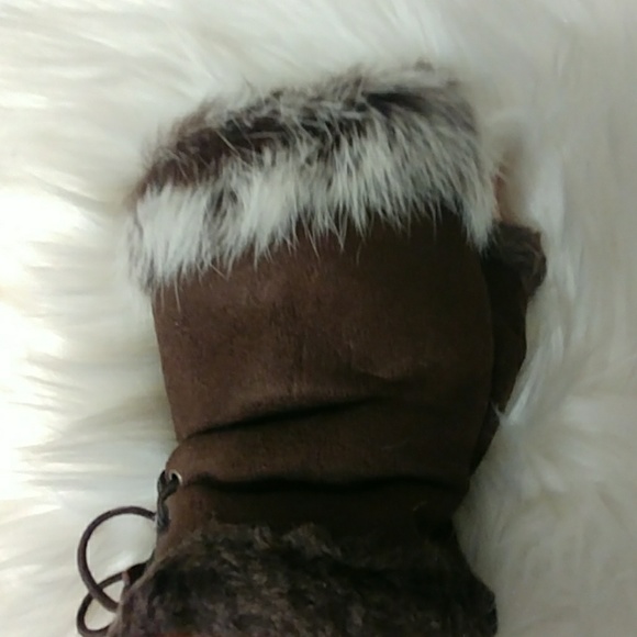 Coffee ☕ Faux Fur Fingerless Gloves - Picture 3 of 12